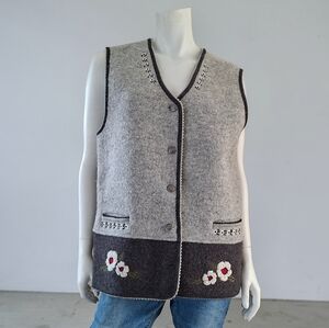 Vintage Penmans 100% Gray Wool Women's Vest embroidered flowers Cardigan